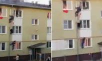 ‘Phim hành động’ kịch tính: 3 người đàn ông Nga hợp sức giải cứu 3 đứa trẻ khỏi tòa nhà bốc cháy