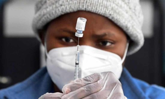 CDC Mỹ: Số ca tử vong tăng gấp đôi sau khi tiêm vaccine COVID-19 là do “sai sót”