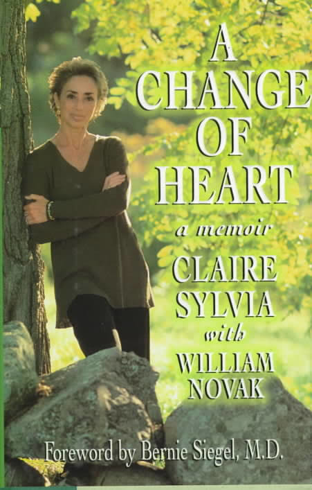 Claire Sylvia và cuốn sách “A change of heart” của cô.