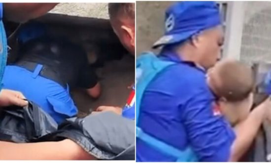 Video: Xúc động cảnh giải cứu bé 4 tháng tuổi bị vùi lấp dưới đống đổ nát vì lũ ở Trịnh Châu