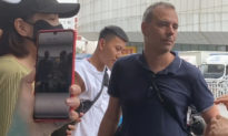 Phóng viên báo chí nước ngoài bị ‘bao vây’ khi đến Trịnh Châu đưa tin về lũ lụt