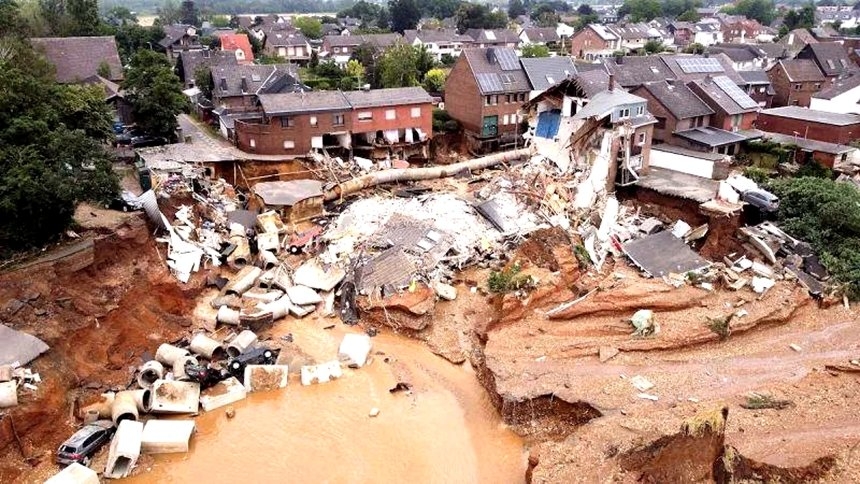 Lũ lụt ở Trịnh Châu phải chăng đã được cảnh báo từ một năm trước bởi một chuyện quái lạ? [Radio]