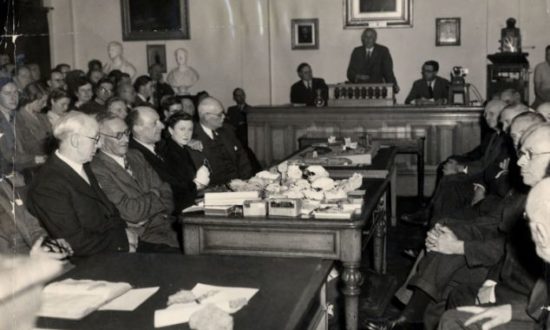 Cuộc họp năm 1953 tại Hội địa chất Anh thông báo ‘Người Piltdown’ là một vụ lừa đảo. (Ảnh: qua dailymail)