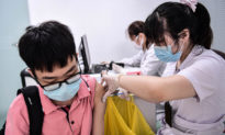 Trung Quốc: Một học sinh 15 tuổi ở Cam Túc bị ngất xỉu và mất trí nhớ sau khi tiêm vaccine nội địa