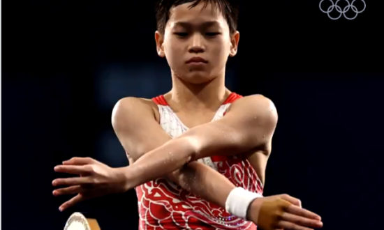 Cô bé 14 tuổi đoạt HC vàng Olympic tiết lộ ‘đời tư nghèo khó’ khiến ĐCSTQ phải 'xấu hổ'