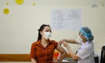 Thủ tướng Việt Nam: Tăng cường tiêm chủng vaccine, hoàn thành tiêm mũi thứ 3 trong quý I/2022