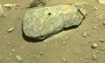 Tàu thám hiểm Perseverance của NASA đã thu thập mẫu đá đầu tiên trên sao Hỏa