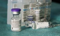 Pfizer: Chính quyền Biden mua thêm 50 triệu liều vaccine COVID-19 cho trẻ em