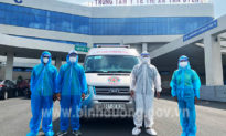 Bình Dương: Bác sĩ và người giữ xe móc nối tiêm vắc xin COVID-19 để trục lợi