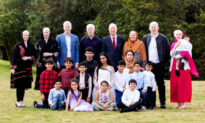 Gia đình người Anh gốc Á có 15 người mắc bệnh bạch tạng xin ghi nhận vào Kỷ lục Guinness Thế giới