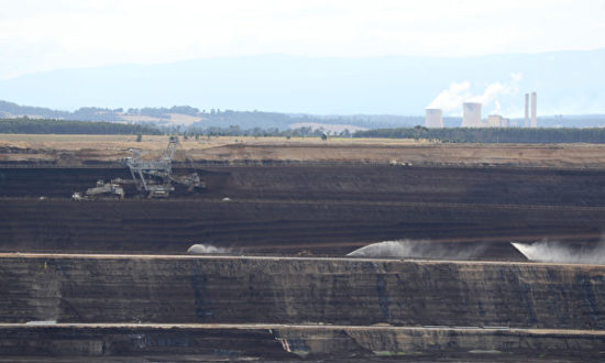 ĐCS Trung Quốc buộc phải thông quan cho than của Úc