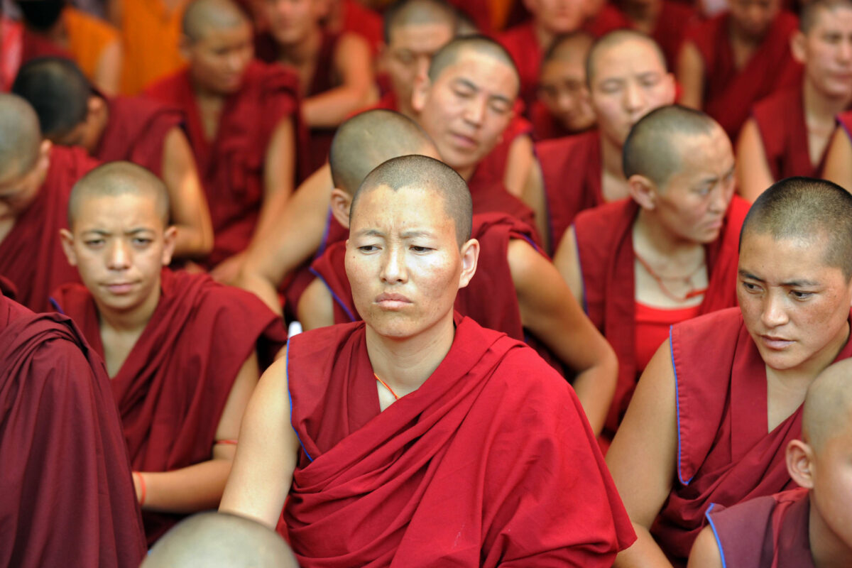 Các tăng ni Phật giáo Tây Tạng tham gia một cuộc biểu tình đoàn kết chống lại sự cai trị của Đảng Cộng sản Trung Quốc đối với Tây Tạng, tại thủ đô New Delhi của Ấn Độ vào ngày 18 tháng 10 năm 2011. (Raveendran / AFP qua Getty Images)