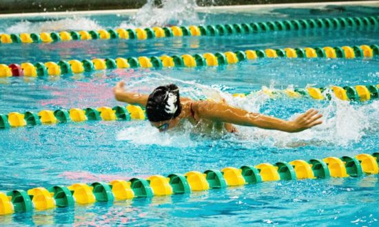 Quan chức bơi lội Hoa Kỳ từ chức do vận động viên chuyển giới nam được thi đấu nội dung nữ