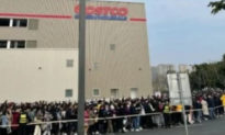 Trung Quốc: Costco khai trương, người dân xếp hàng từ 3 giờ sáng, xe cứu thương được điều động sẵn