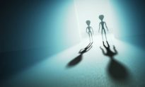 Người ngoài hành tinh xuất hiện trong phòng ngủ? Các vụ việc nhìn thấy UFO tăng vọt ở Bắc Ireland