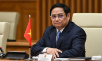 Thủ tướng Việt Nam: Tiếp tục tiêm vaccine cho trẻ em và chuẩn bị tiêm mũi 3 cho người lớn