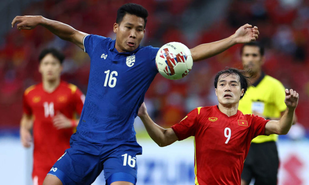 AFF Cup 2020: Tuyển Việt Nam thua tuyển Thái Lan 0-2 trận bán kết lượt đi