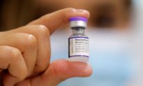 CEO Pfizer: vaccine 'đặc trị' Omicron sẽ có trong tháng 3/2022