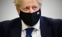 Thủ tướng Anh Quốc Johnson đối mặt áp lực cần nới lỏng các hạn chế COVID-19