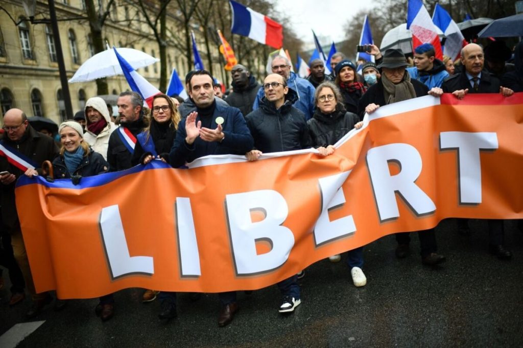100.000 người biểu tình tại Pháp phản đối đề xuất Thẻ xanh vaccine COVID-19 mới