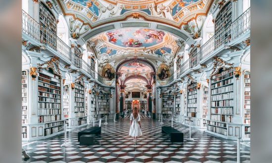 Thư viện trong tu viện đẹp nhất thế giới, như bước vào một câu chuyện cổ tích