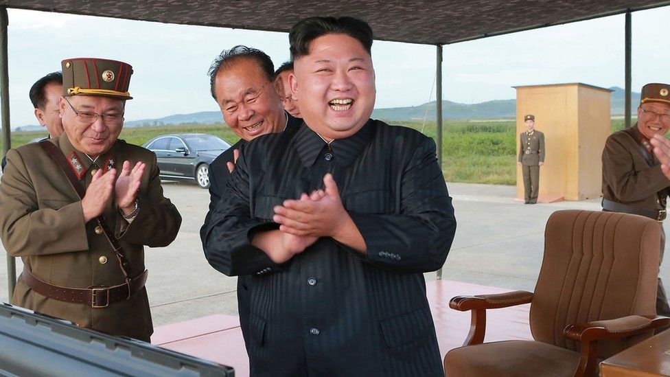 Kim Jong-un: ‘Ngày nào tôi cũng thức đến 5h sáng’ - Truyền thông Hàn Quốc tiết lộ bí mật