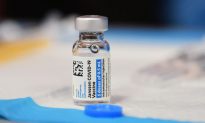 Mỹ: Nhân viên dược phẩm bị sa thải giải thích lý do không tiêm vaccine ngừa COVID-19