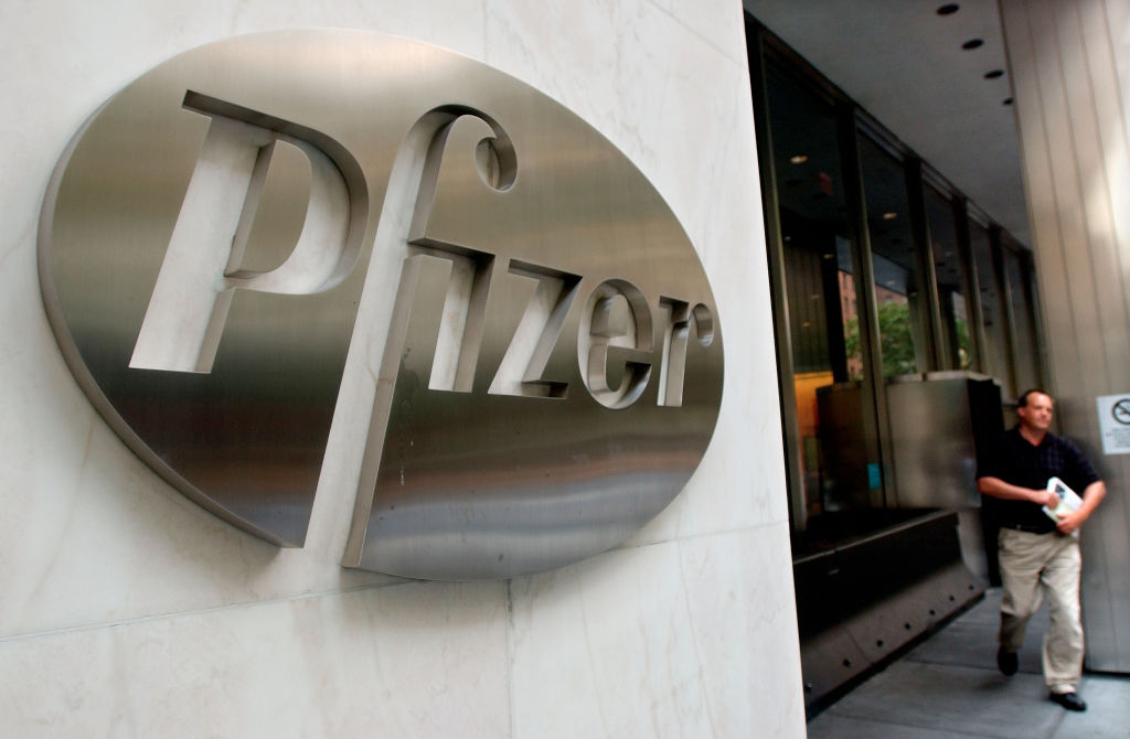 Pfizer, Moderna dự báo doanh thu tổng cộng gần 80 tỉ USD từ vaccine và thuốc COVID trong 2022