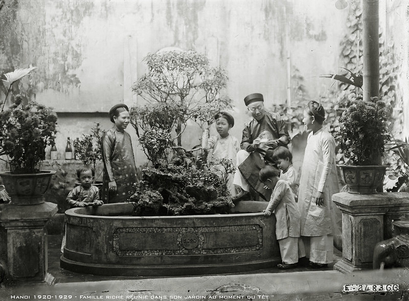 gia đình quây quần dịp tết hà nội thập niên 1920