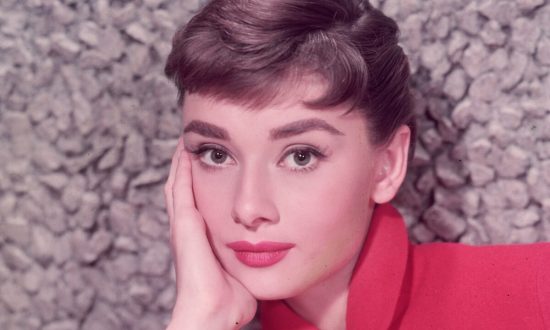Vẻ đẹp thầm kín của một biểu tượng phong cách vượt thời gian: Audrey Hepburn