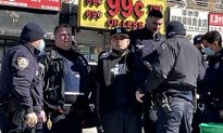 Cảnh sát New York bắt giữ và buộc tội nghi phạm tấn công quầy thông tin Pháp Luân Công