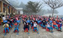 Thầy giáo mang lì xì cho 9.500 học sinh vùng cao ở Quảng Nam