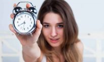 Đều là 8 tiếng, nhưng sự khác biệt giữa 'ngủ muộn dậy muộn' và 'ngủ sớm dậy sớm' là gì?