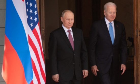 Tổng thống Mỹ Joe Biden: Putin là "tội phạm chiến tranh"