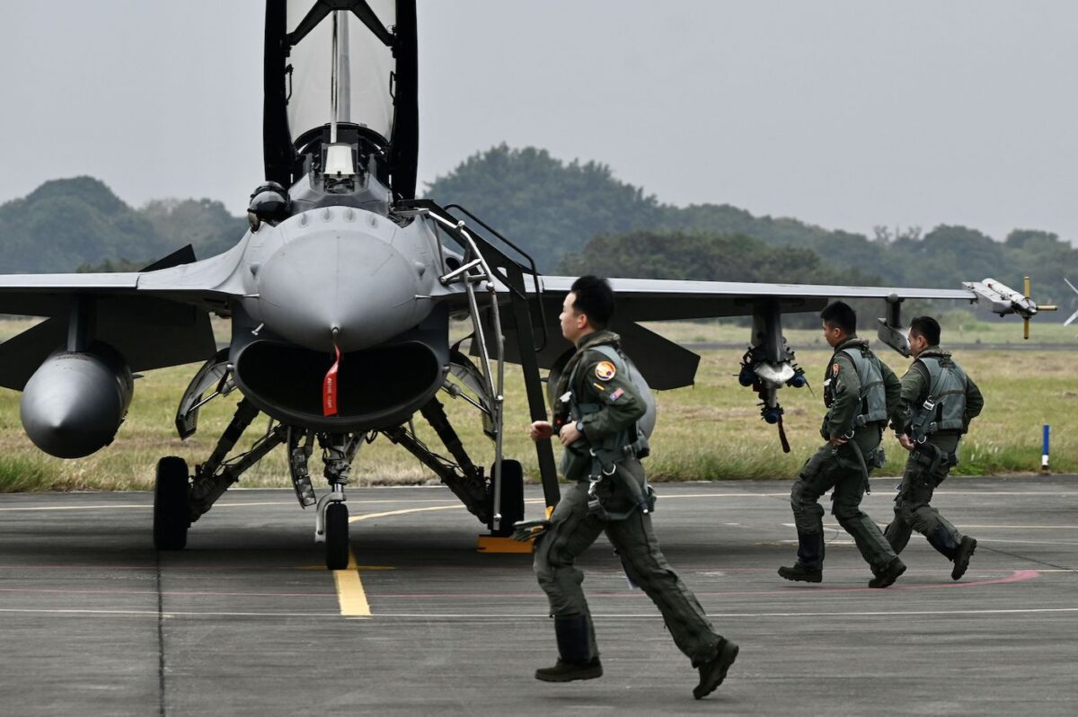 13 máy bay Trung Quốc vào vùng nhận dạng phòng không Đài Loan