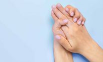 Đừng chủ quan với triệu chứng tê tay thường xuyên - 5 nguyên nhân dẫn đến hiện tượng này
