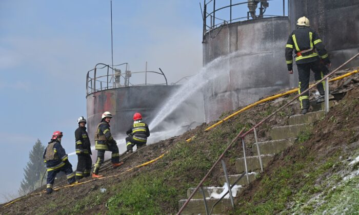 Cập nhật tình hình Nga-Ukraine ngày 25/4: Kho dầu lớn của Nga gần Ukraine phát nổ rồi bùng cháy dữ dội
