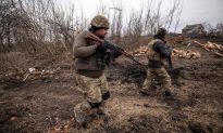 Lực lượng Ukraine phá cầu, ngăn cản thiết giáp Nga vượt sông