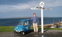 Người đàn ông lái chiếc ô tô nhỏ nhất thế giới đi dọc nước Anh và gây quỹ từ thiện