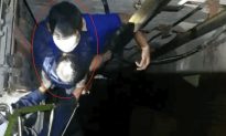 Giải cứu bé 4 tuổi rơi xuống hố thang máy ở Hà Nội
