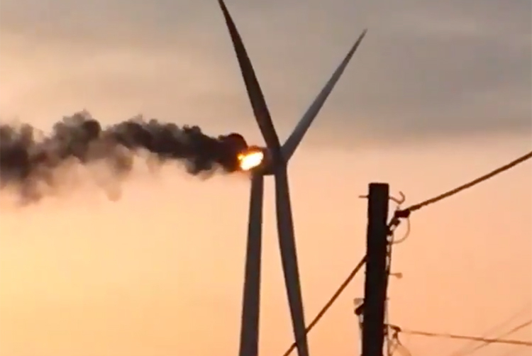 Tuabin điện gió tại Đắk Lắk bốc cháy ngùn ngụt