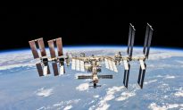 Phi hành đoàn tư nhân đầu tiên chuẩn bị lên Trạm vũ trụ quốc tế ISS - sứ mệnh là gì?