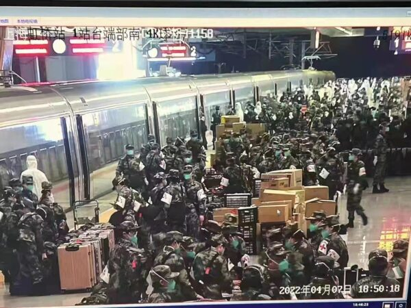 Video trên Reddit: Người Thượng Hải la hét kinh hoàng qua cửa sổ sau một tuần phong toả gắt gao