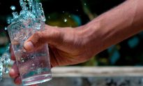 Uống nước máy nhiều hại thận? 4 hành vi thực sự gây tổn thương thận
