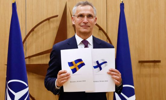 Phần Lan, Thụy Điển chính thức nộp đơn xin gia nhập NATO