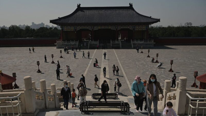 Bắc Kinh có 3 vùng nguy cơ Covid cao, dịp lễ 1/5 đường phố thưa thớt người