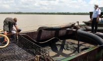 Tiền Giang: Bắt giữ 2 tàu khai thác cát trái phép trên sông Tiền