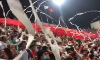 Dừng ném giấy vệ sinh cổ vũ bóng đá SEA Games 31 tại sân vận động Việt Trì