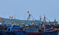 Ngư dân Quảng Ngãi câu mực ở vùng biển Trường Sa bị tàu nước ngoài uy hiếp, cướp tài sản