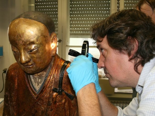 Xác ướp của một nhà sư nằm trong bức tượng Phật có niên đại cách đây hơn 1.000 năm. 